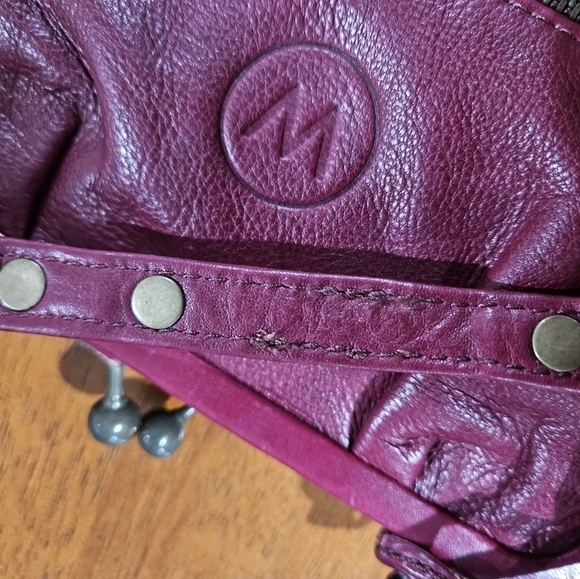 Wanderers travel Co leather crossbody and change purse set - Picture 10 of 16